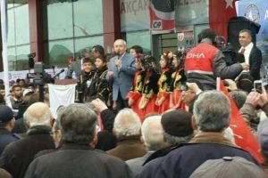 "CHP'ye her t&uuml;rl&uuml; eleştiri yapılabilir ama..."