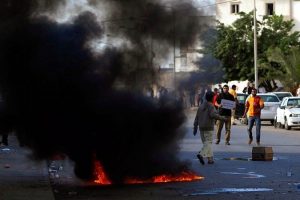Libya'da milisler bazı askeri noktaları ele ge&ccedil;irdi