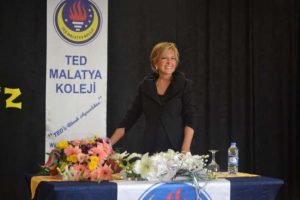 Filiz Akın'ın &ouml;ğrencilere tavsiyesi
