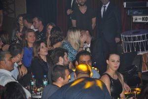 Serdar Orta&ccedil;'ın sahnesinde evlilik teklifi!
