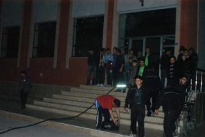 Voleybol ma&ccedil;ında yangın paniği