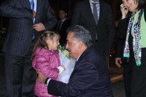 Bakan Yazıcı, esnafı ziyaret etti