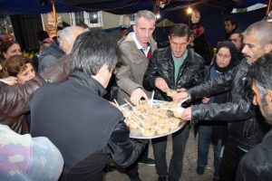 Reyhan esnafı aşure dağıttı