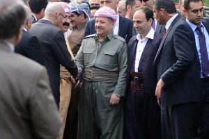Baydemir'den dikkat &ccedil;eken kıyafet
