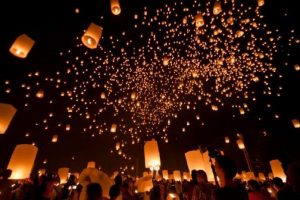 Milyonlarca kişi Tayland'ta Krathongu kutladı
