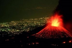 Etna Yanardağı yine lav p&uuml;sk&uuml;rtt&uuml;