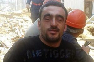 Domuz avında arkadaşını vurdu