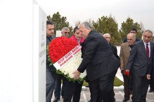 DSP Ecevit'in kabrini ziyaret etti