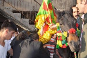 Barış s&uuml;reci eski geleneklere yaradı...