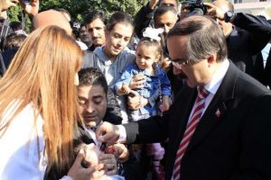 Vali H&uuml;seyin Avni Coş aşı yaptı