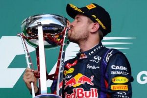 Vettel rekora doymuyor