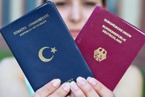 Almanya &ccedil;ifte vatandaşlığı tartışıyor