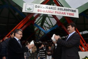 D&uuml;ndar kuş pazarını gezdi