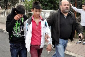 Araba gasp edenler yakalandı