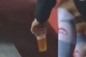 Ma&ccedil; sonrası 70 şişe bira i&ccedil;tiler!