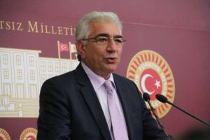 MHP ve BDP'li vekiller &Ccedil;i&ccedil;ek'e y&uuml;klendi