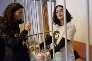 İki Greenpeace eylemcisi serbest