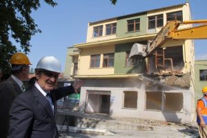 Hali&ccedil; &ccedil;amuru Bursa'daki moloz yığınına &ouml;rnek mi olacak? - &Ouml;ZEL HABER