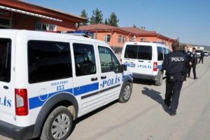 Cezaevi &ouml;nunde kavga: 2 yaralı