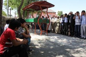 El ele &ouml;l&uuml;me giden &ccedil;ocuklar kusurlu bulundu