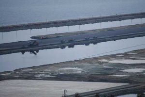 Deniz &uuml;zerine kurulan ilk havalimanında sona geliniyor