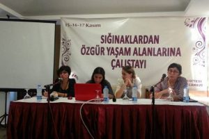 Kadınlar dertlerine &ccedil;&ouml;z&uuml;m aradı