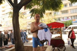 Kredi kartı mağduruyum dedi ve soyundu