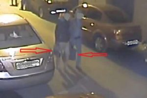 &Ouml;nce g&uuml;venlik kamerasına sonra polise yakalandılar
