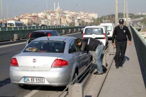 Kız arkadaşıyla tartışıp Hali&ccedil;'ten atladı