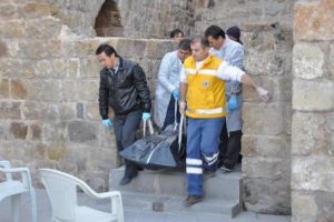 Manzara izlerken d&uuml;ş&uuml;p &ouml;ld&uuml;!