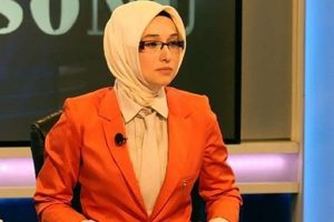 TRT'nin ilk baş&ouml;rt&uuml;l&uuml; sunucusu konuştu
