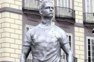 Ronaldo, kendi m&uuml;zesini yaptırıyor