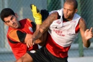 G.Saray'a Sneijder'den iyi haber!