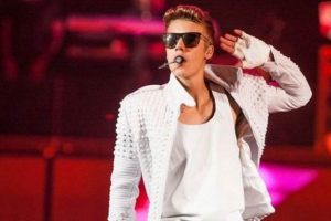 Justin Bieber, 20 striptizciyle parti d&uuml;zenledi!