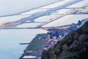 Deniz &uuml;zerine kurulan havalimanı 4 aya hazır