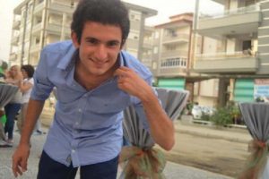 Attığı yumruk ile kırılan camlar sonu oldu
