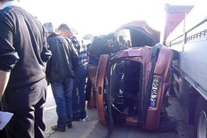 TIR, otomobili ezdi