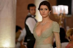 Beren Saat ekranlara ara veriyor