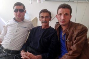 Y&uuml;z nakli olan Uğur Acar ve turan &Ccedil;olak &ccedil;ok mutlu