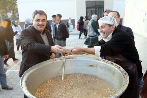 Yenişehir Anadolu İHL aşure dağıttı