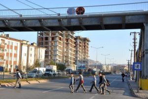 Kim kullanır &uuml;st ge&ccedil;idi!