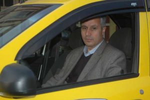 Askerden ihra&ccedil; edildi taksicilik yapıyor
