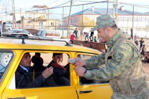 Jandarmadan aşure ikramı