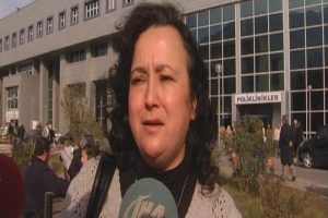 G&ouml;z&uuml;nde unutulan suni damar damağından &ccedil;ıktı