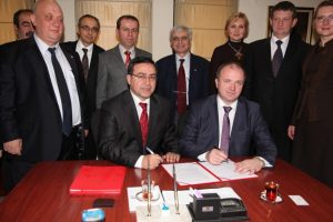 Bursa elele geleceğe y&uuml;r&uuml;yor
