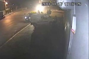 &Ouml;ğrencileri tokatlayan gasp&ccedil;ı kamerada