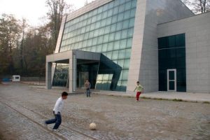 Maden m&uuml;zesine &ouml;denek engeli