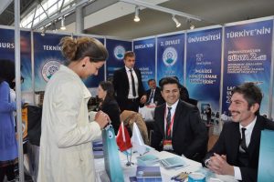 Bursa Teknik &Uuml;niversitesi standı ziyaret&ccedil;i akınına uğradı
