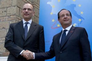 Hollande "İran kışkırtıcı olmaktan ka&ccedil;ınmalı"
