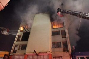 T&uuml;rklerin yaşadığı apartmanda yangın